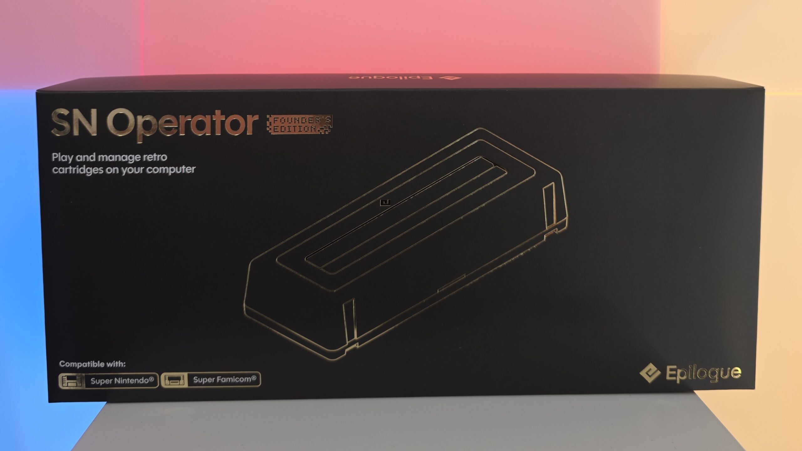 Epilogue SN Operator met originele Super Nintendo-cartridge aangesloten op een pc voor retro gaming