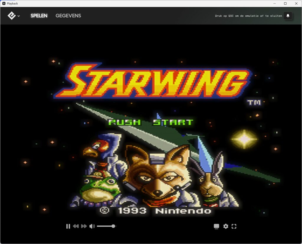Epilogue SN Operator met originele Super Nintendo-cartridge aangesloten op een pc voor retro gaming