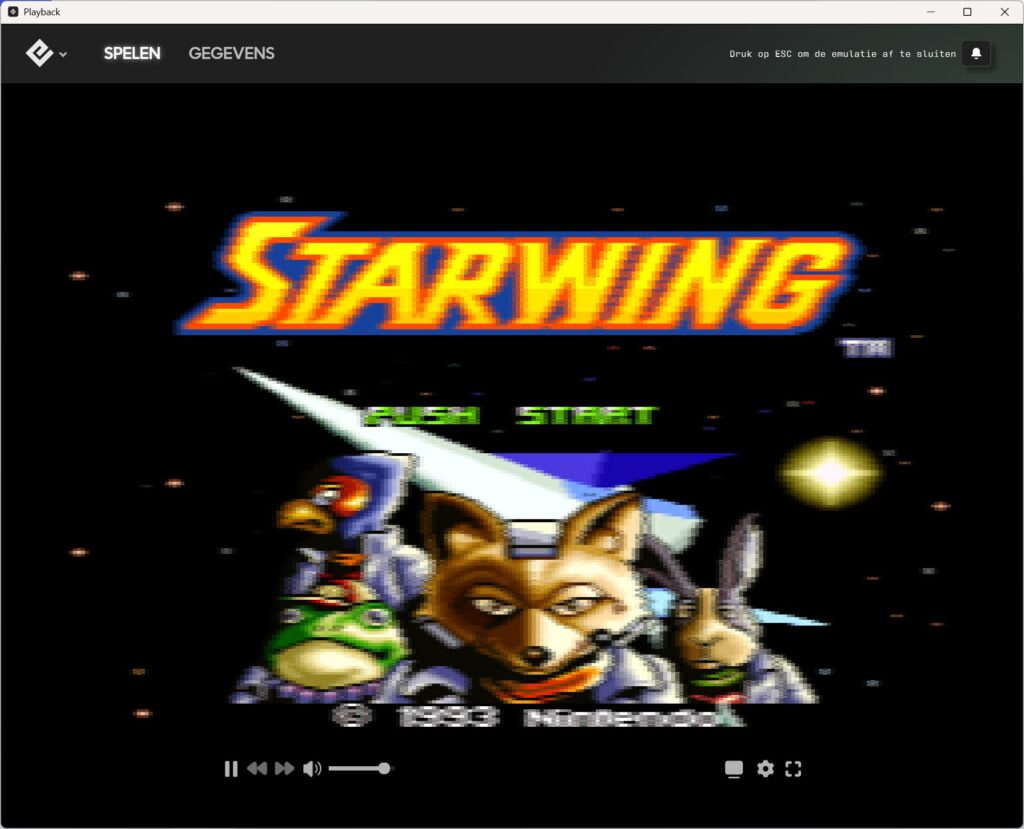 Epilogue SN Operator met originele Super Nintendo-cartridge aangesloten op een pc voor retro gaming